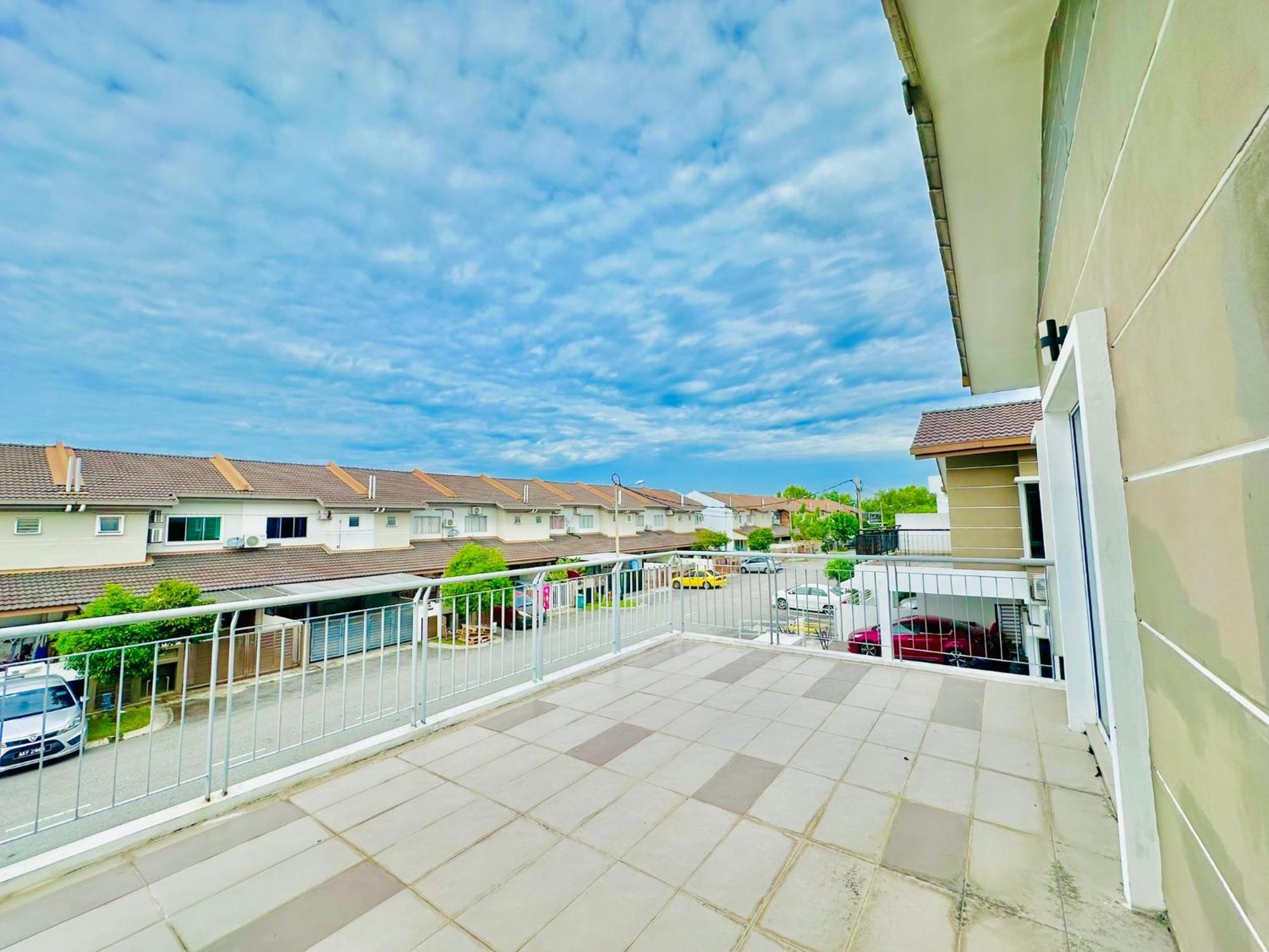 Embun Homestay Puchong Semid 1-10Pax 6-7Carpark * Puchong