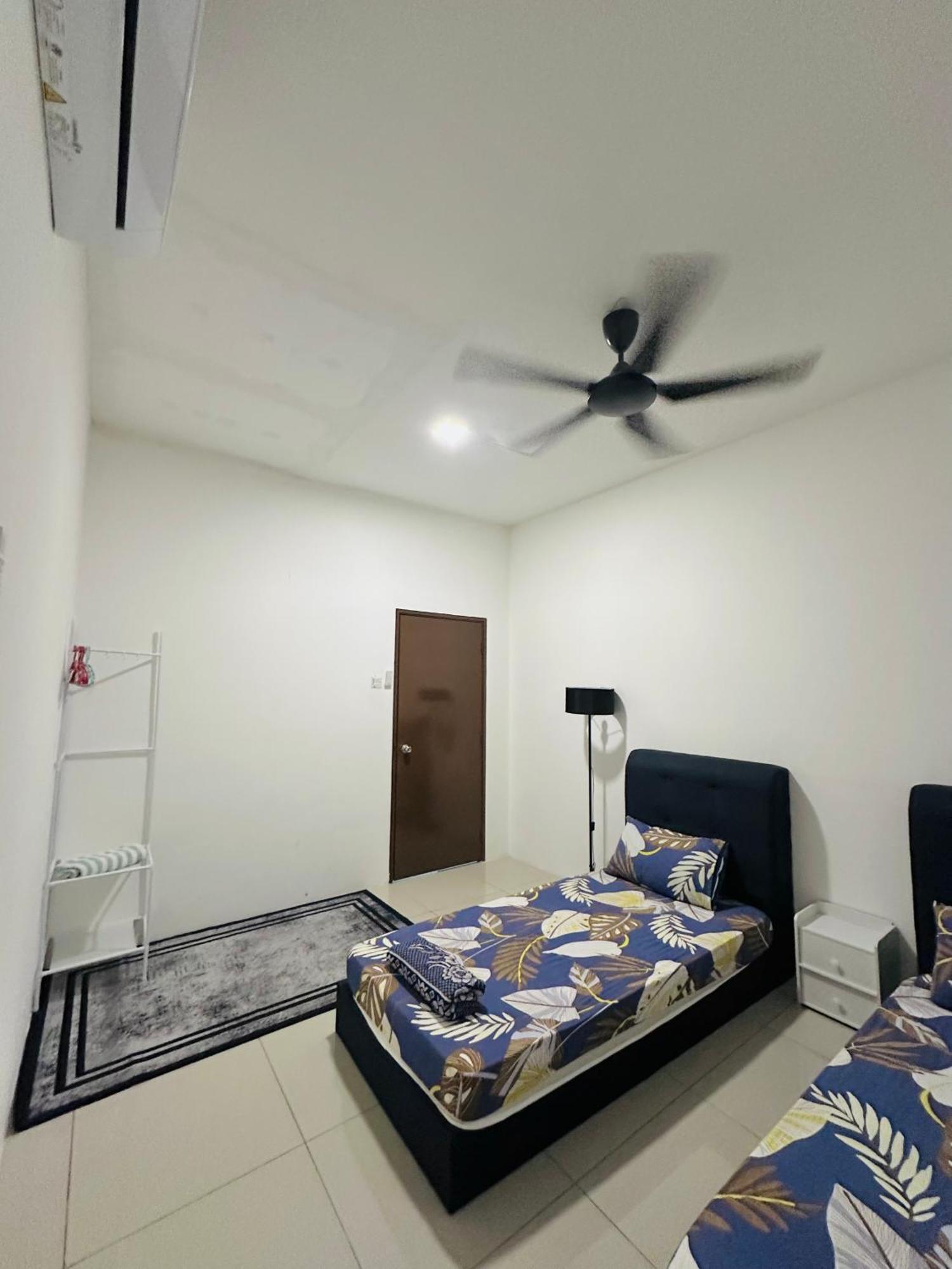 Holiday home Embun Homestay Puchong Semid 1-10Pax 6-7Carpark *
