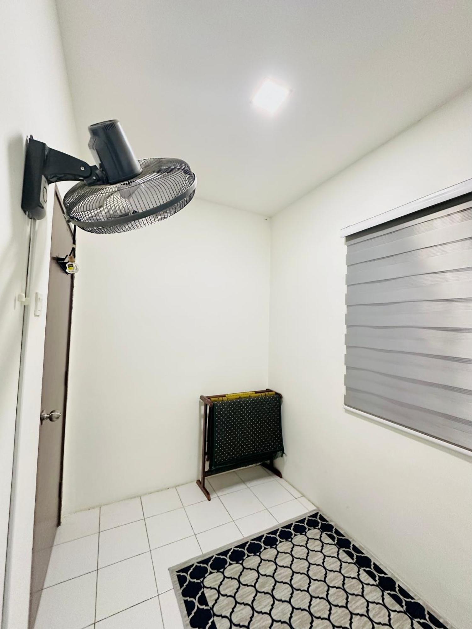 Embun Homestay Puchong Semid 1-10Pax 6-7Carpark * Puchong