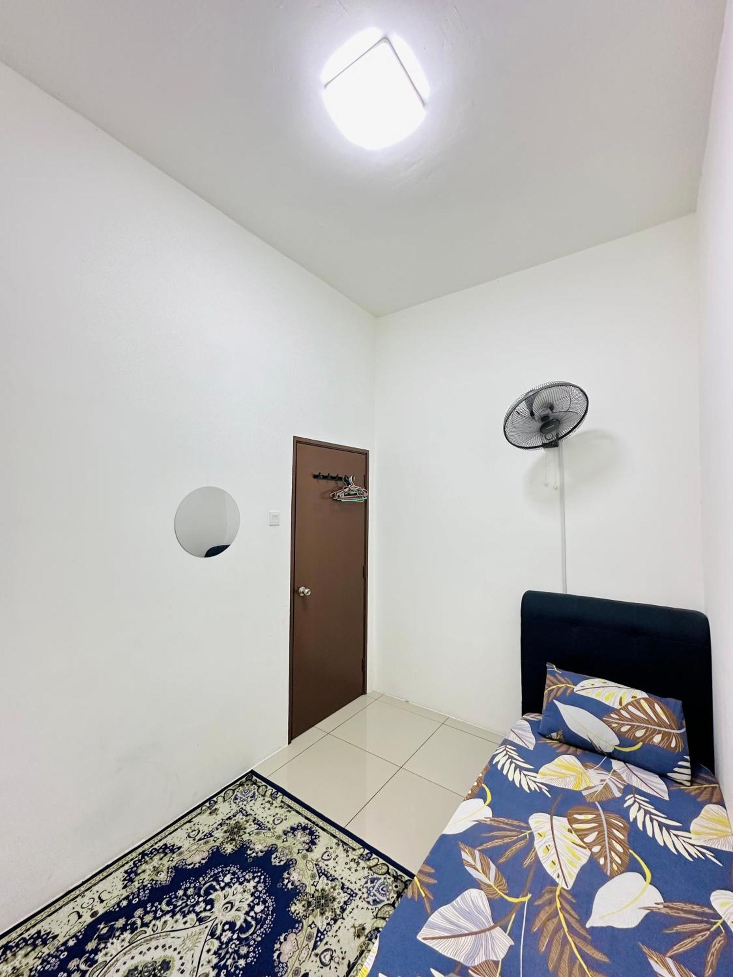 Embun Homestay Puchong Semid 1-10Pax 6-7Carpark Holiday home