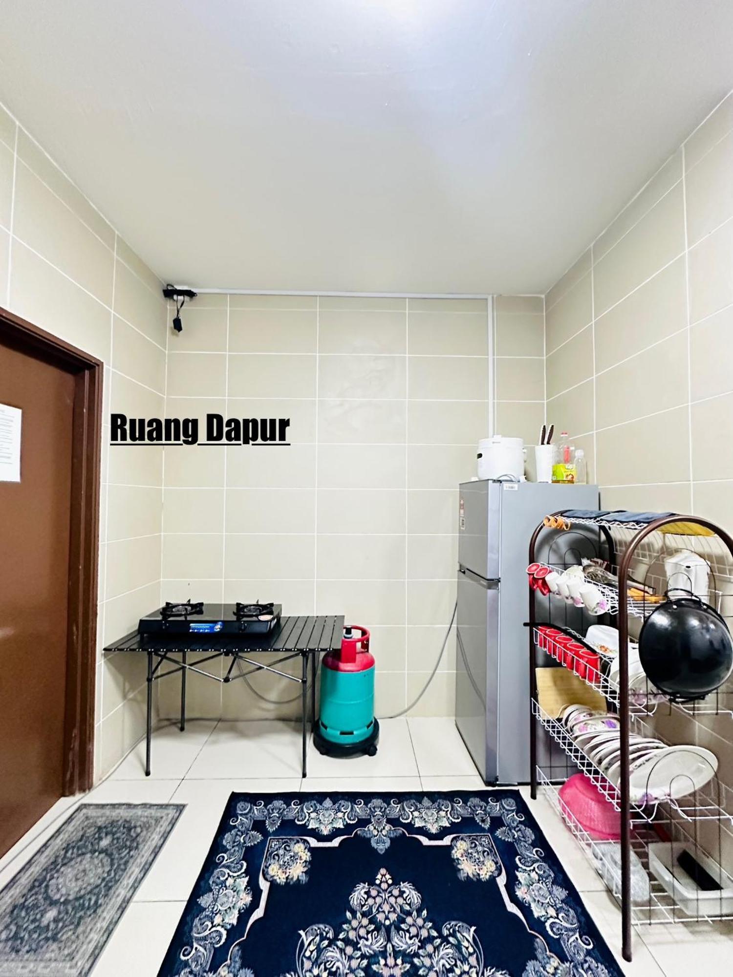 Embun Homestay Puchong Semid 1-10Pax 6-7Carpark Holiday home *